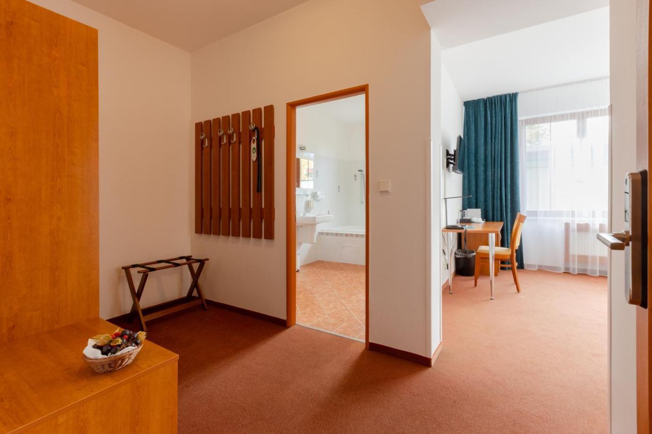 Vyhlidka Resort Náchod Esterno foto